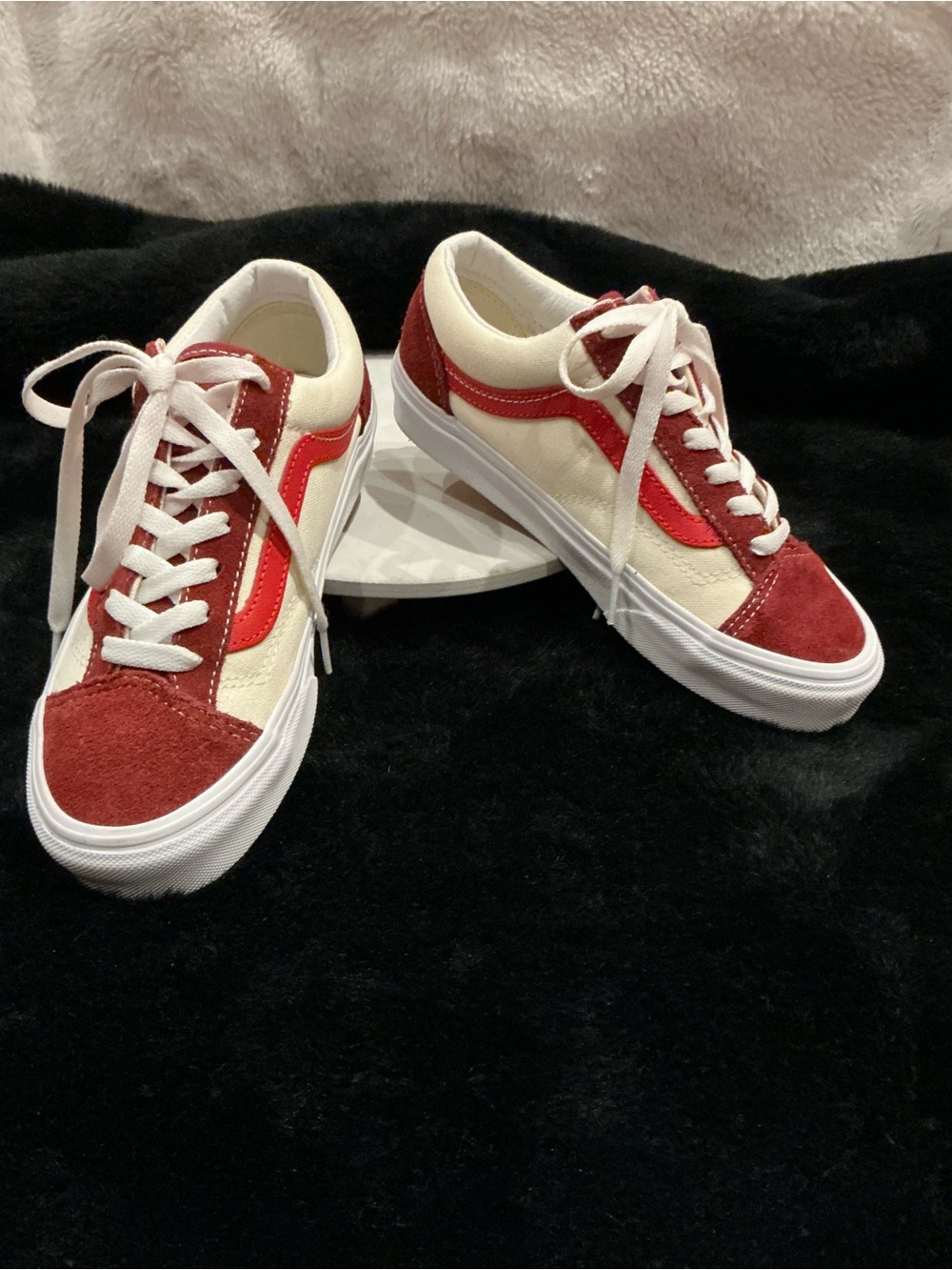 Vans Women’s Red and Cream Old Skool Low-Top Sneakers